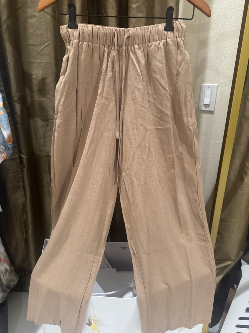 Woman’s relaxed linen pants